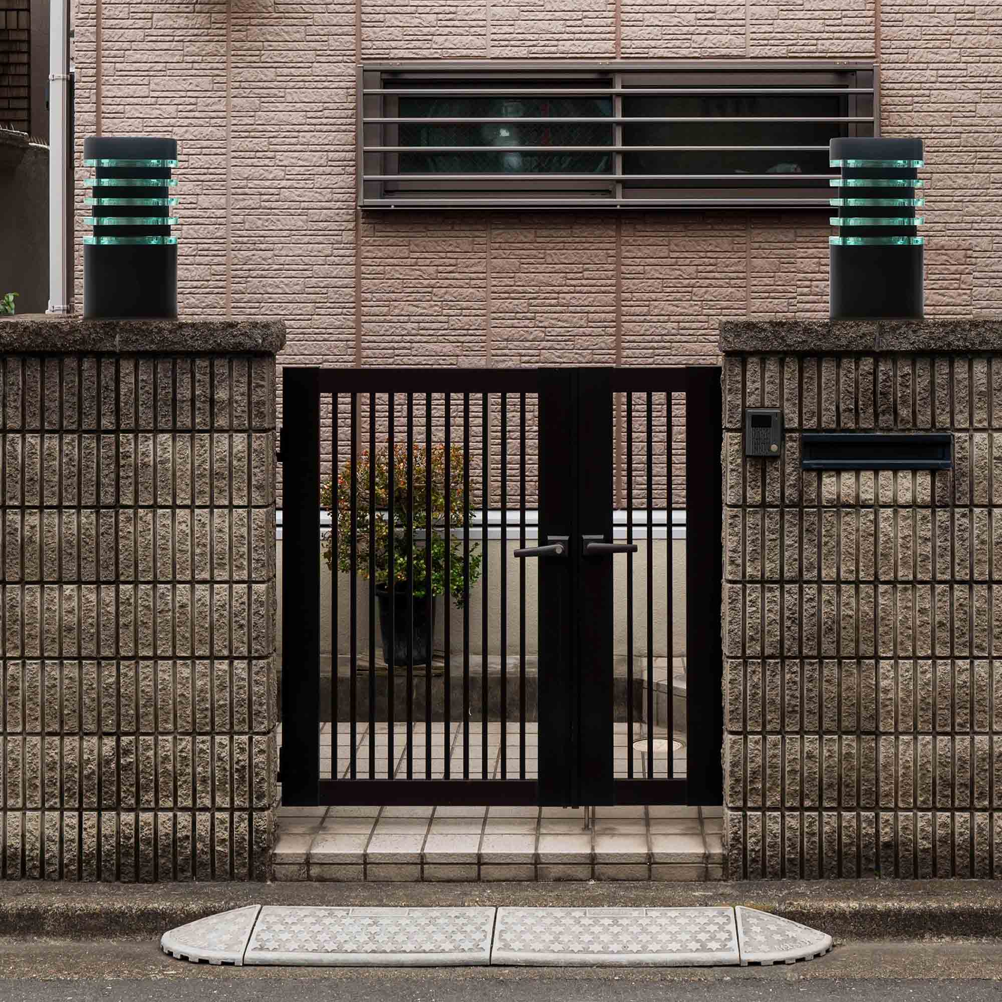 LED gate light design with modern gate bulbs for bright light entrance