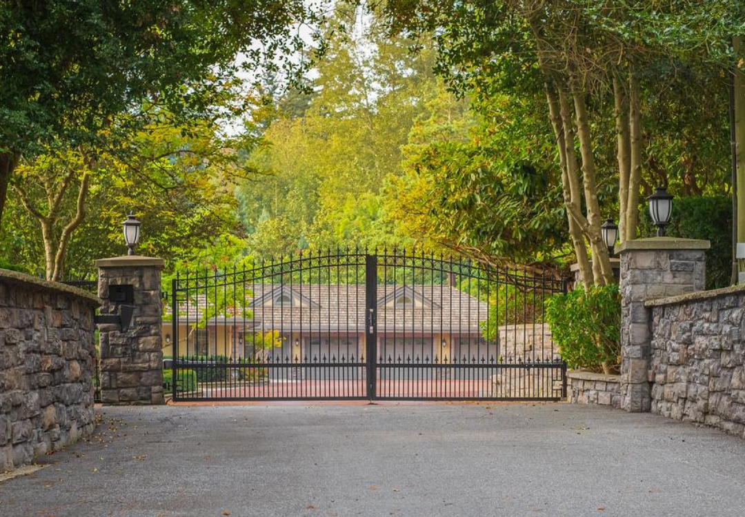 Choose the best gate light for your home